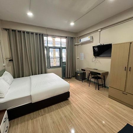 Hotel Bangwa House - Mrt Bangwa Station à Bangkok Extérieur photo