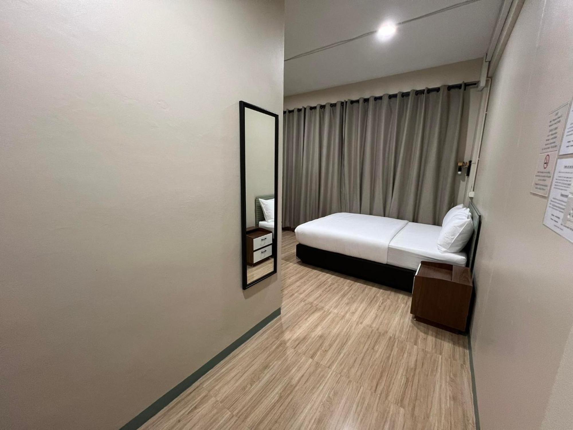 Hotel Bangwa House - Mrt Bangwa Station à Bangkok Extérieur photo