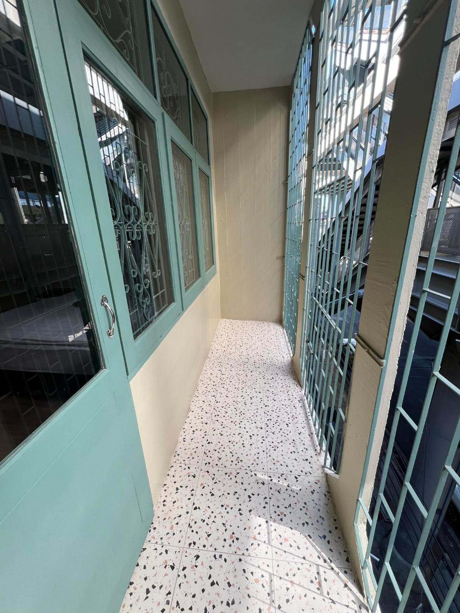 Hotel Bangwa House - Mrt Bangwa Station à Bangkok Extérieur photo